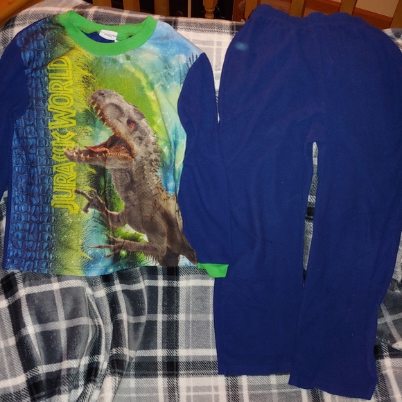 Jurassic World pajama set Boys size 10/12 - Picture 1 of 5